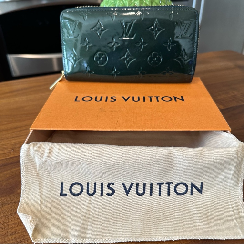 Louis Vuitton w/Box and Dust Bag, Bleu Nuit, Zippy - Picture 3 of 14
